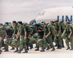 Blauhelm-Soldaten bei Ankunft im Krisengebiet